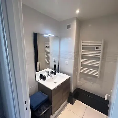 아파트 Charmant Studio Cabin Avec Piscine.