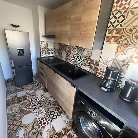 Charmant Studio Cabin Avec Piscine. 아파트 아그