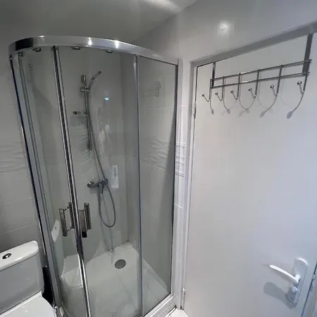 Charmant Studio Cabin Avec Piscine. * 아그
