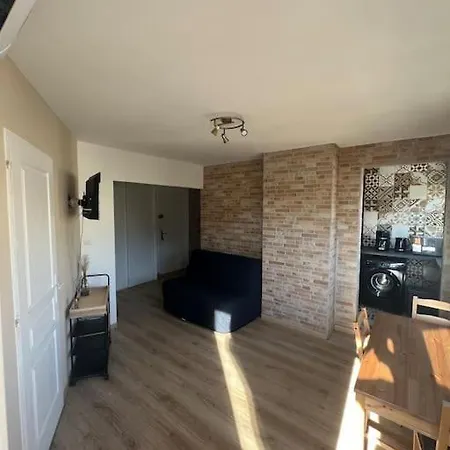 Charmant Studio Cabin Avec Piscine. 아파트 *