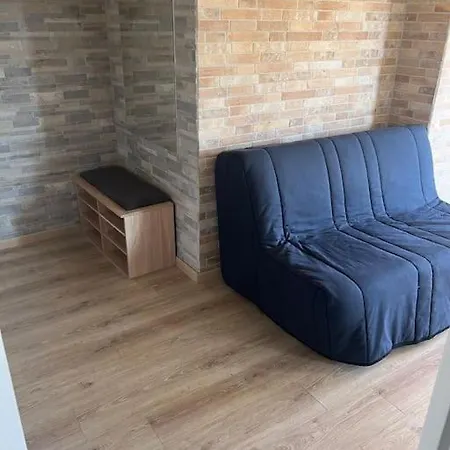 Charmant Studio Cabin Avec Piscine. 아그